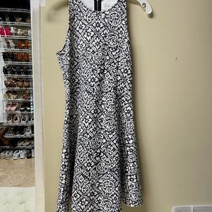 Abercrombie & Fitch Size Med (10 Juniors Size)  White/Black Dress 13.5 W x 34 L